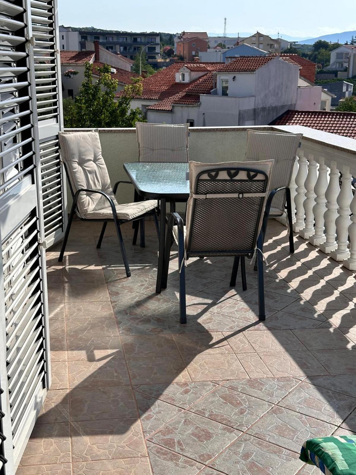 Apartmani Djurda クルク エクステリア 写真